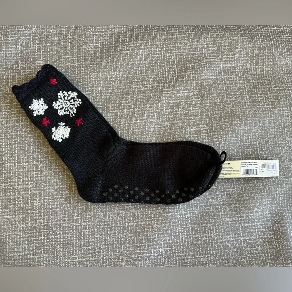 Hue Winter Snowflake Socks Black White and Red size OS